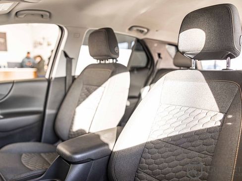 Used 2019 Chevrolet Equinox LT image 18