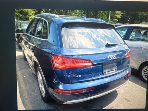 Used 2019 Audi Q5 2.0T Premium Plus w/ Premium Plus Package AWD/4WD image 2