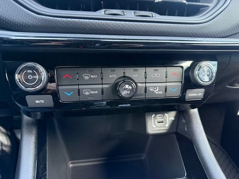 New 2026 Jeep Compass Latitude AWD/4WD image 9
