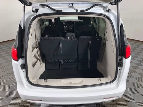 Used 2023 Chrysler Voyager LX FWD image 19