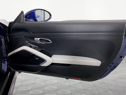 Used 2023 Porsche 718 Cayman RWD image 23