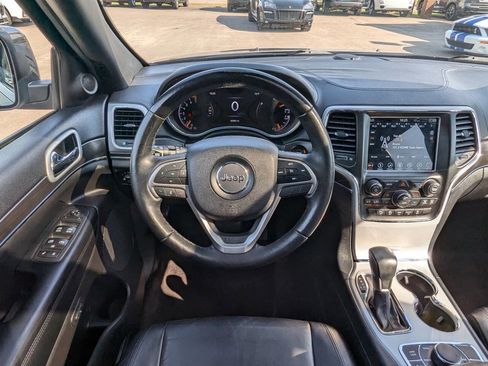 Used 2018 Jeep Grand Cherokee Limited image 16