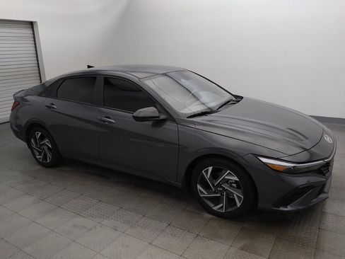 Used 2025 Hyundai Elantra Sport FWD image 11