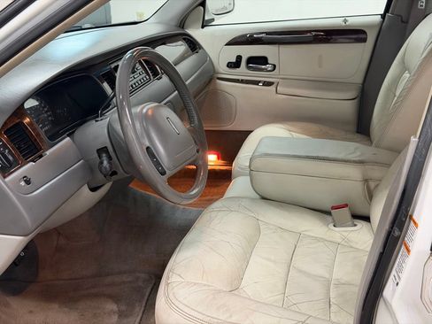Used 2000 Lincoln Town Car Executive RWD image 27