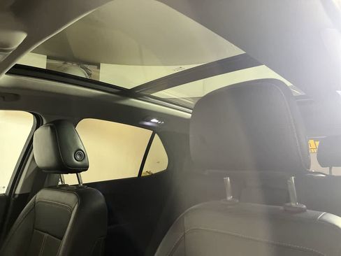 Used 2023 Chevrolet Equinox Premier image 25