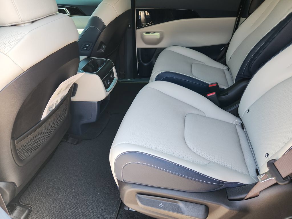 New 2027 Kia Carnival SX Prestige FWD image 19