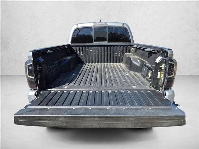 Used 2016 Toyota Tacoma TRD Sport w/ Towing Package RWD image 6