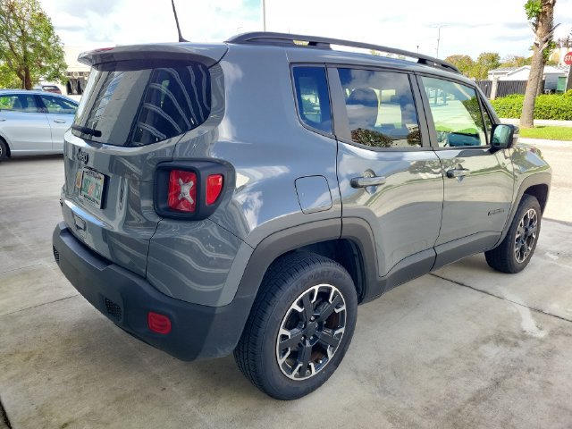 Used 2023 Jeep Renegade Latitude AWD/4WD image 4