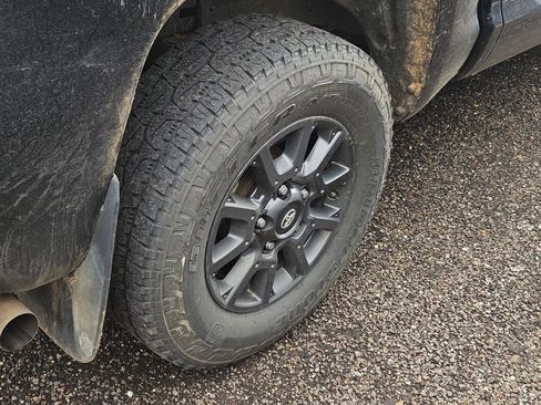 Used 2021 Toyota Tundra SR5 w/ Trail Edition image 9