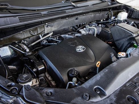 Used 2019 Toyota Highlander Limited image 22