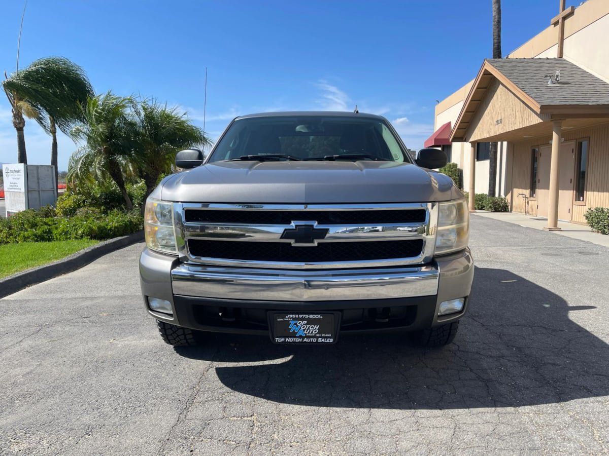 Used 2008 Chevrolet Silverado 1500 LT w/ Towing Package RWD image 2