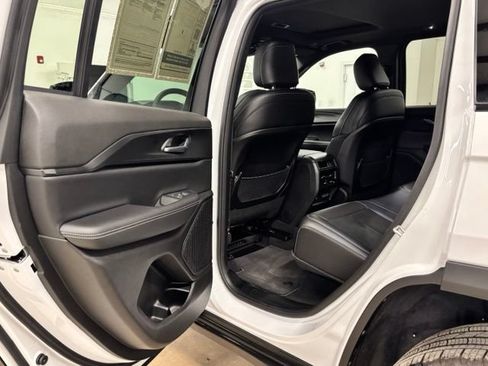 Used 2025 Jeep Grand Cherokee Altitude RWD image 19