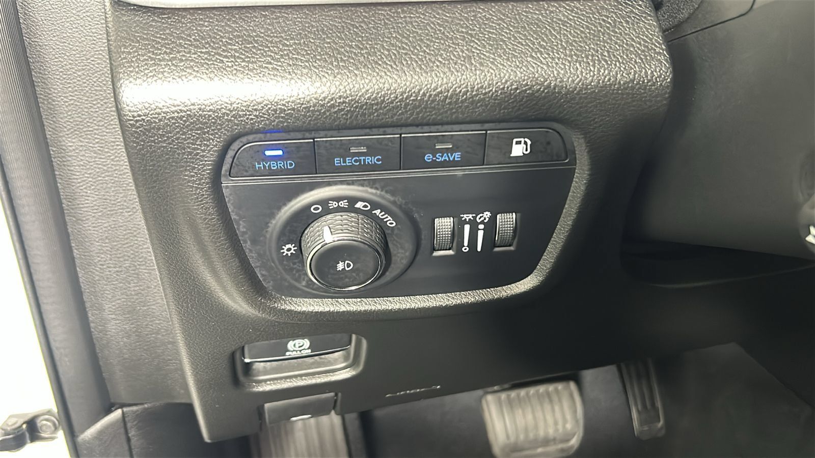 Used 2023 Jeep Grand Cherokee Trailhawk w/ Advanced Protech Group II AWD/4WD image 23