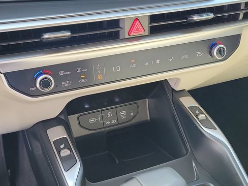 Used 2025 Kia Sorento S FWD image 26