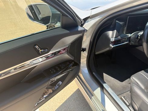 Used 2024 BMW i7 eDrive50 RWD image 14