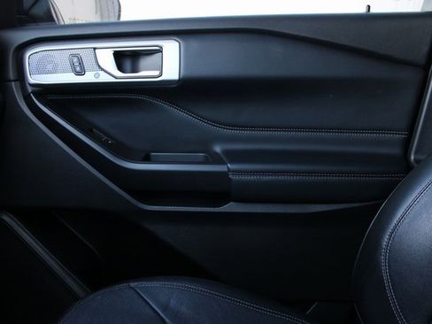 Used 2020 Ford Explorer Limited image 33
