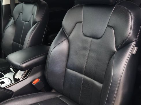 Used 2024 Kia Telluride EX w/ EX Captain's Chair Package FWD image 13