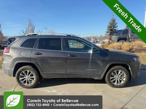 Used 2021 Jeep Cherokee Latitude Lux w/ Mopar Interior Package image 2