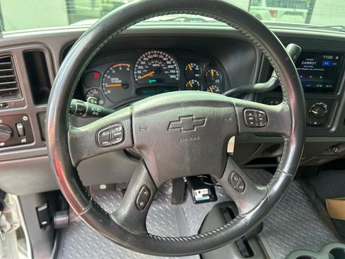 Used 2005 Chevrolet Silverado 2500 LS w/ Heavy-Duty Power Package image 11