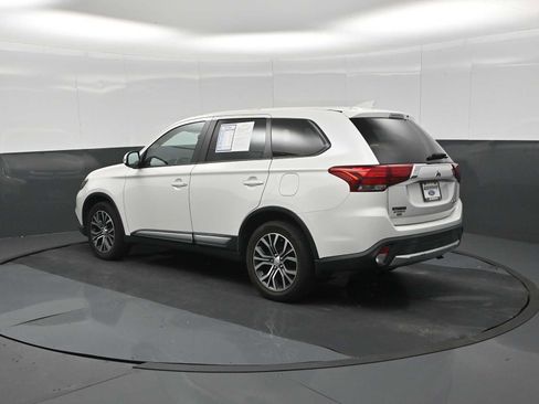 Used 2018 Mitsubishi Outlander SE AWD/4WD image 11