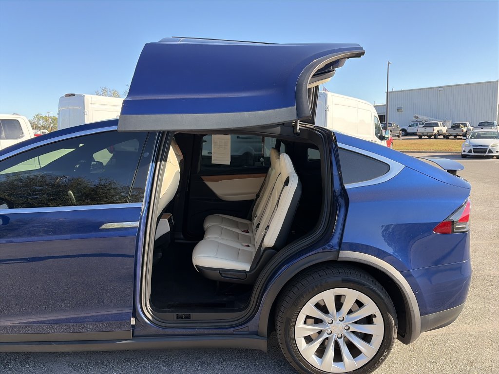 Used 2020 Tesla Model X Long Range AWD/4WD image 17