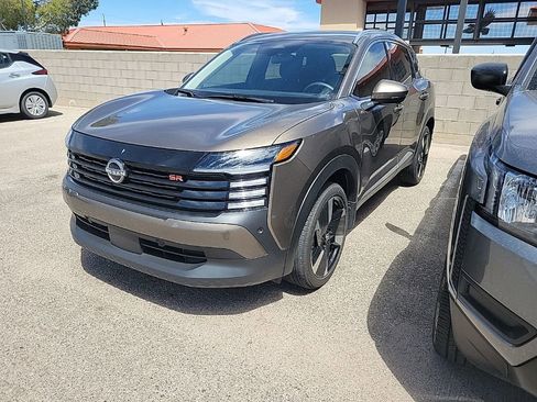 Used 2025 Nissan Kicks SR image 2