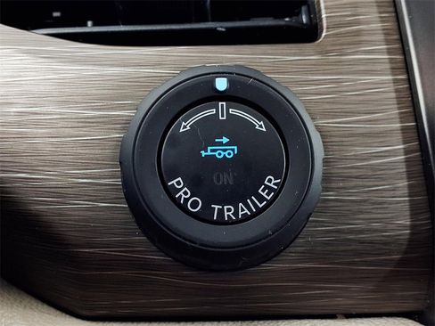 Used 2023 Ford Expedition Limited image 22