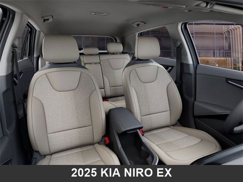 Used 2025 Kia Niro EX image 15