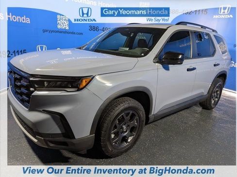 Certified 2025 Honda Pilot TrailSport image 11