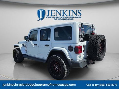 Used 2018 Jeep Wrangler Unlimited Sahara image 3
