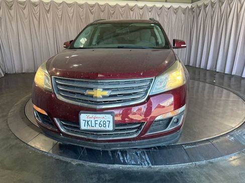 Used 2015 Chevrolet Traverse LT FWD image 2