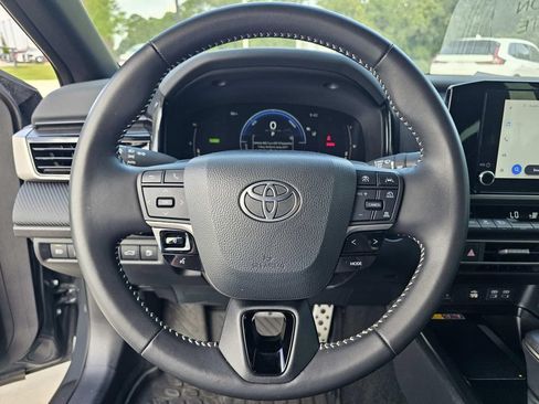 Used 2025 Toyota Camry SE FWD image 26