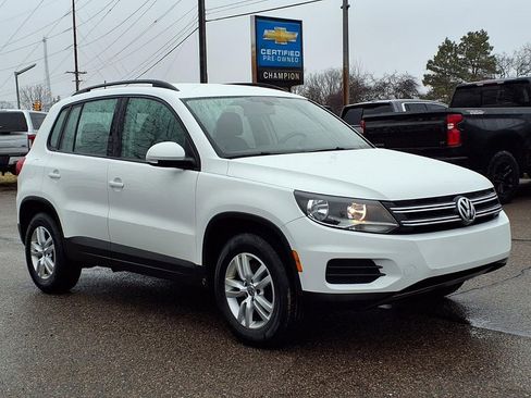 Used 2016 Volkswagen Tiguan S image 3