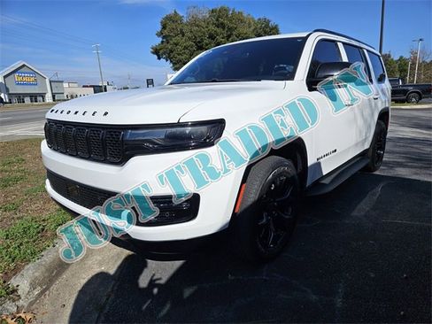 Used 2023 Jeep Wagoneer Series II image 1