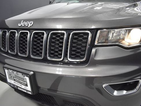 Used 2021 Jeep Grand Cherokee Laredo AWD/4WD image 11