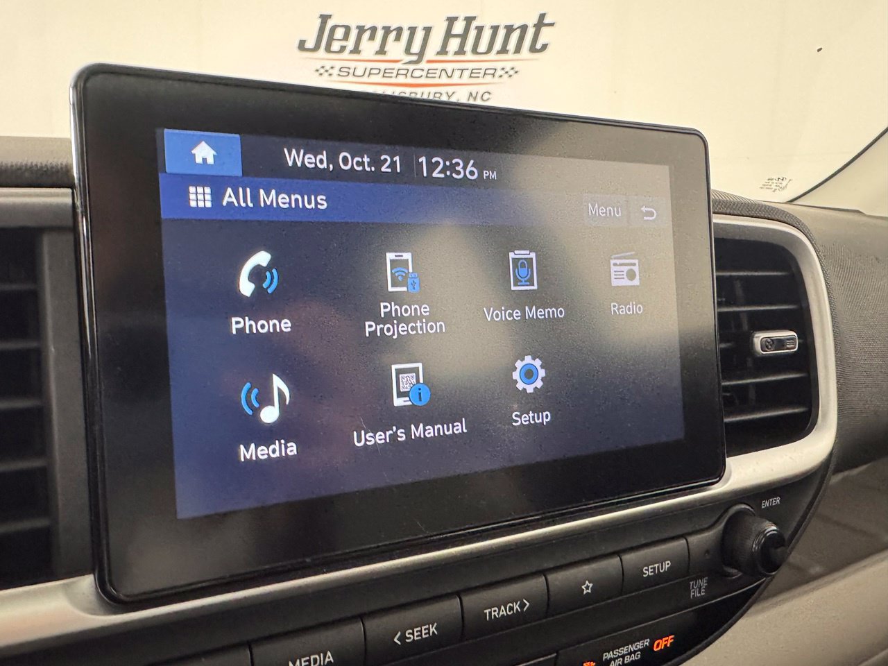 Used 2025 Hyundai Venue SEL FWD image 19