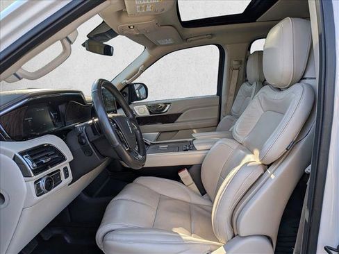 Used 2018 Lincoln Navigator Reserve w/ Technology Package image 11