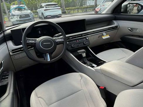 Used 2025 Hyundai Tucson SE FWD image 9