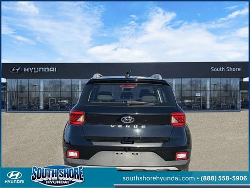 Certified 2021 Hyundai Venue SEL w/ Premium Package image 7