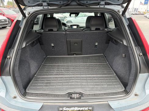 Used 2022 Volvo XC40 T5 R-Design w/ Advanced Package image 18
