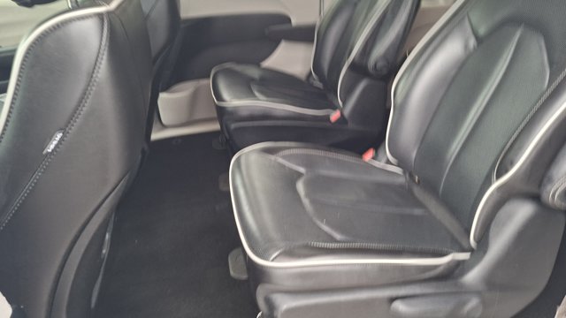 Used 2023 Chrysler Pacifica Limited FWD image 20