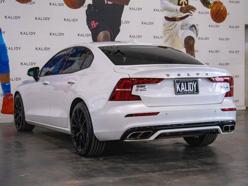 Used 2019 Volvo S60 T6 R-Design image 23