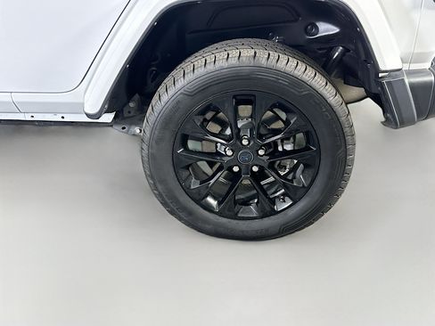 Used 2024 Jeep Wrangler Unlimited Sahara AWD/4WD image 11