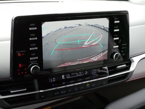 Certified 2022 Toyota Sienna XLE w/ XLE Plus Package FWD image 31