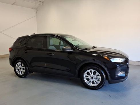 Used 2025 Ford Escape Active w/ Tech Pack #1 FWD image 2