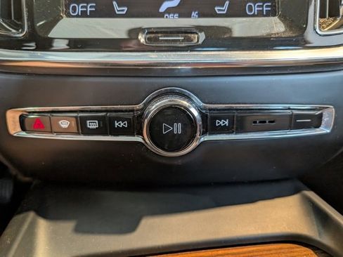 Used 2022 Volvo S60 B5 Inscription image 22