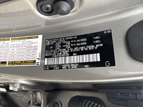 Used 2025 Lexus LX 700h F Sport image 34