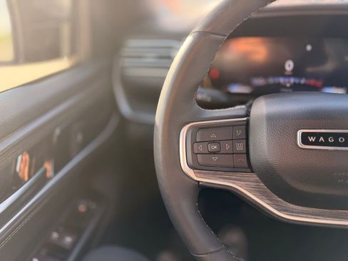 Certified 2024 Jeep Wagoneer Series II w/ Flexible Seating Group image 8