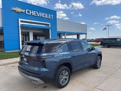 New 2026 Chevrolet Traverse LT w/ Driver Confidence Package AWD/4WD image 8