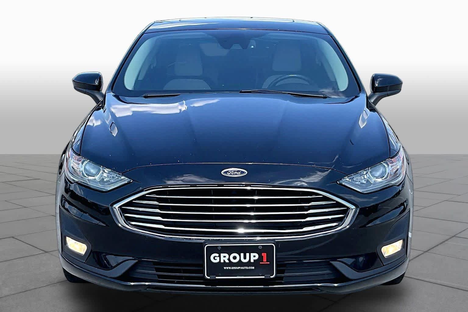 Used 2019 Ford Fusion SE w/ Equipment Group 151A FWD image 4